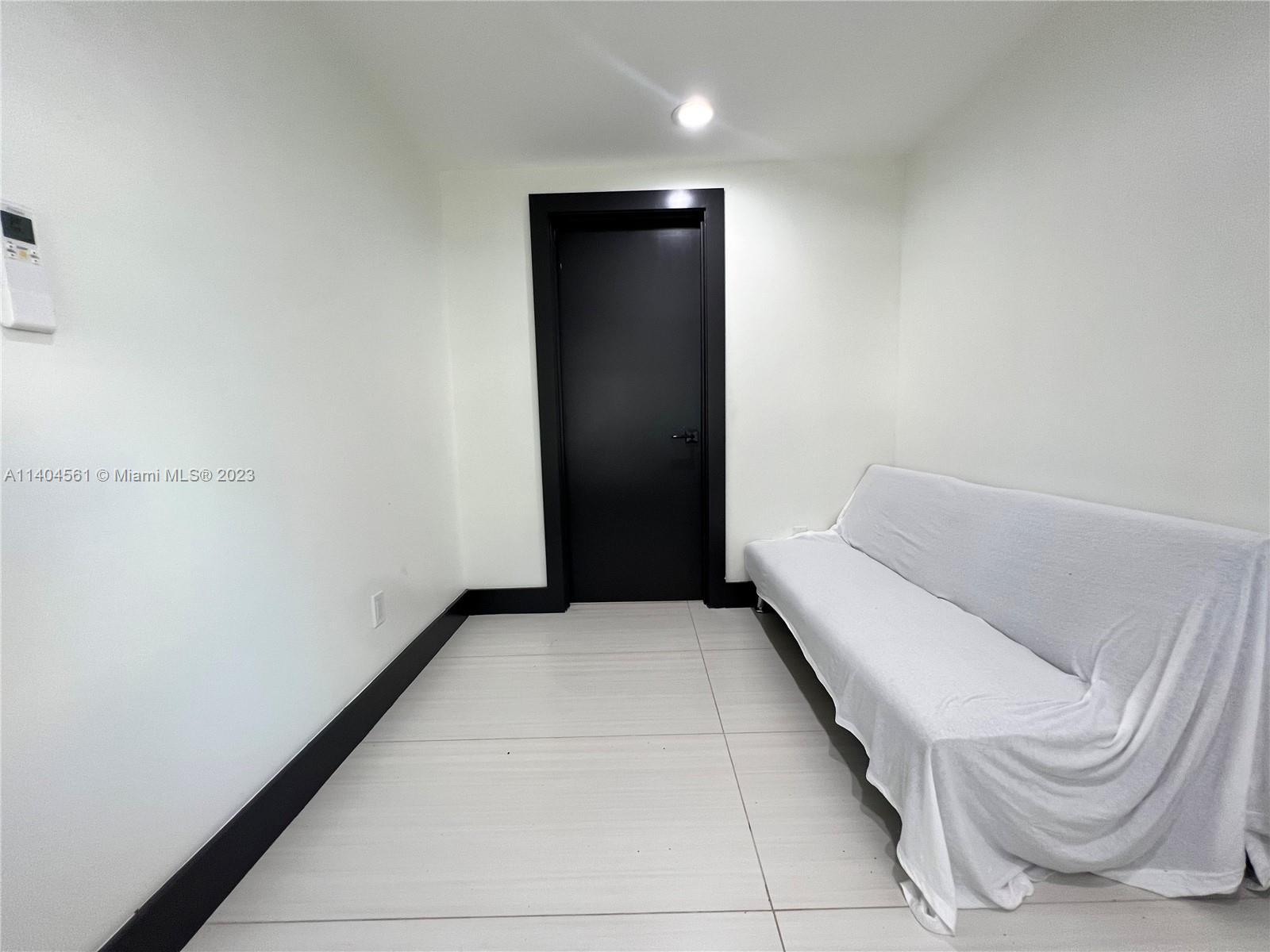 HOLLYWOOD - Residential Lease