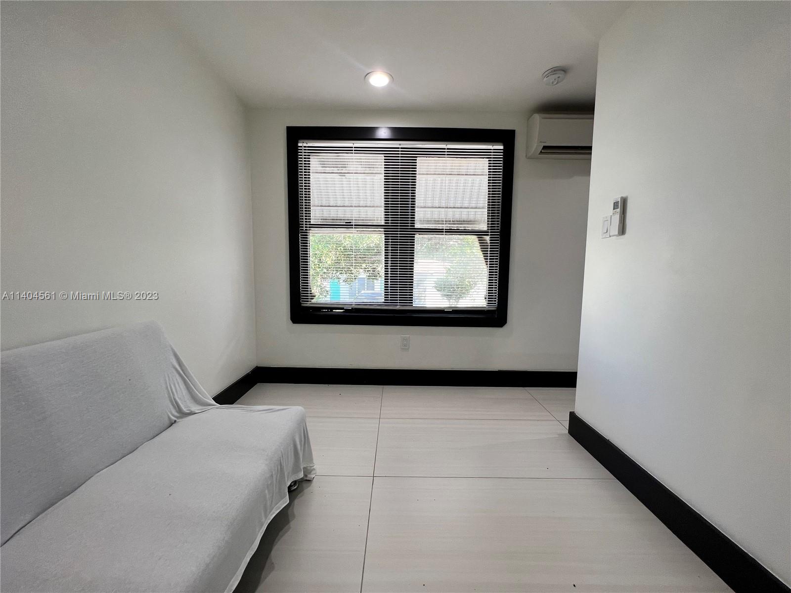 HOLLYWOOD - Residential Lease