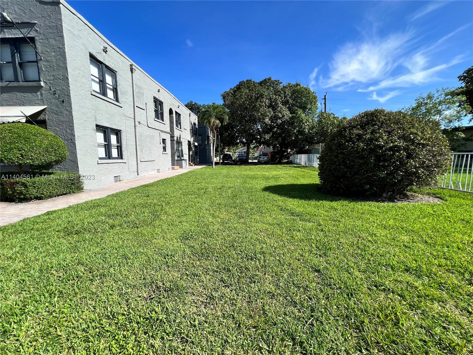 HOLLYWOOD - Residential Lease