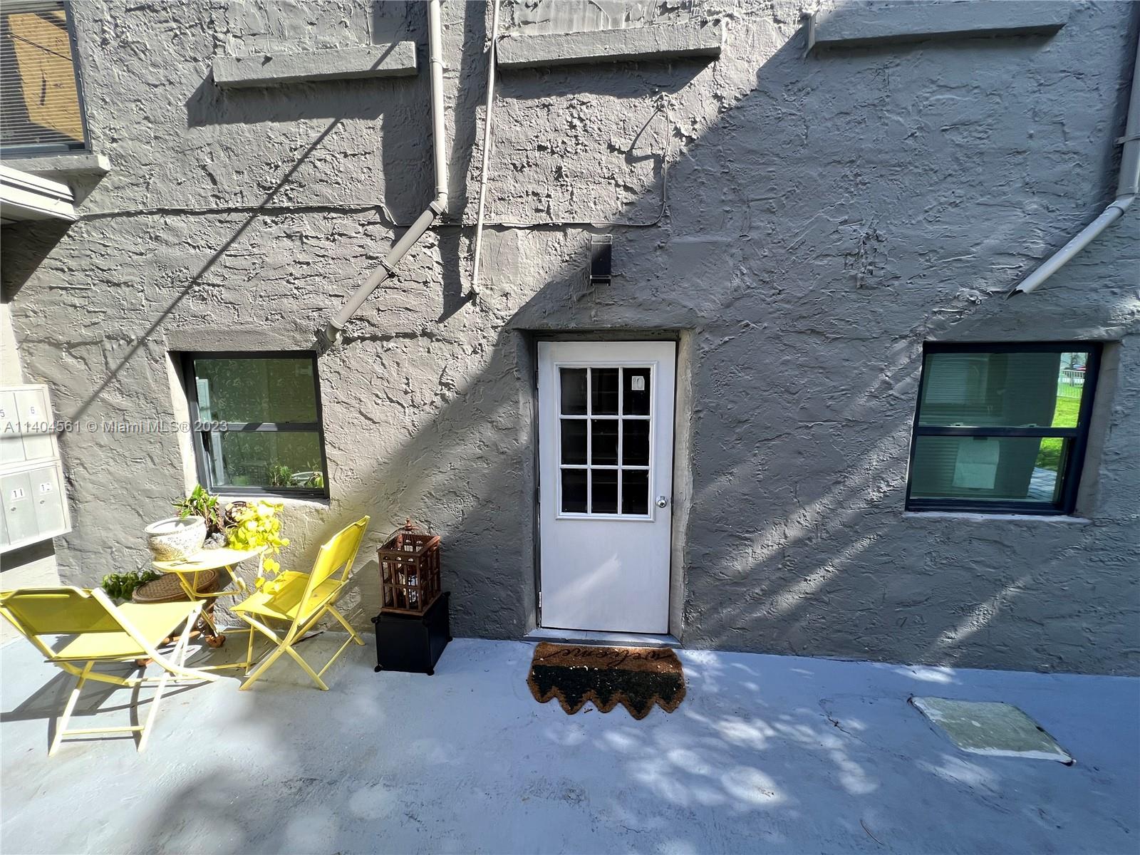 HOLLYWOOD - Residential Lease