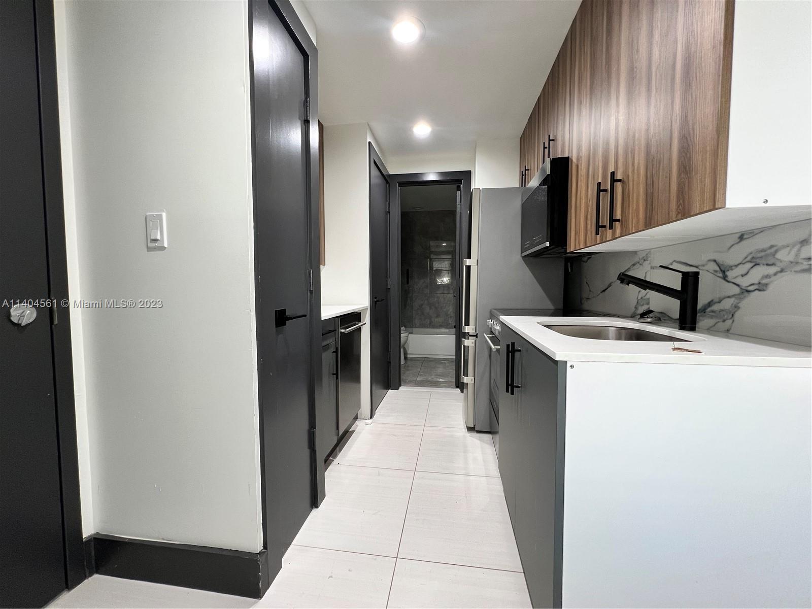 HOLLYWOOD - Residential Lease