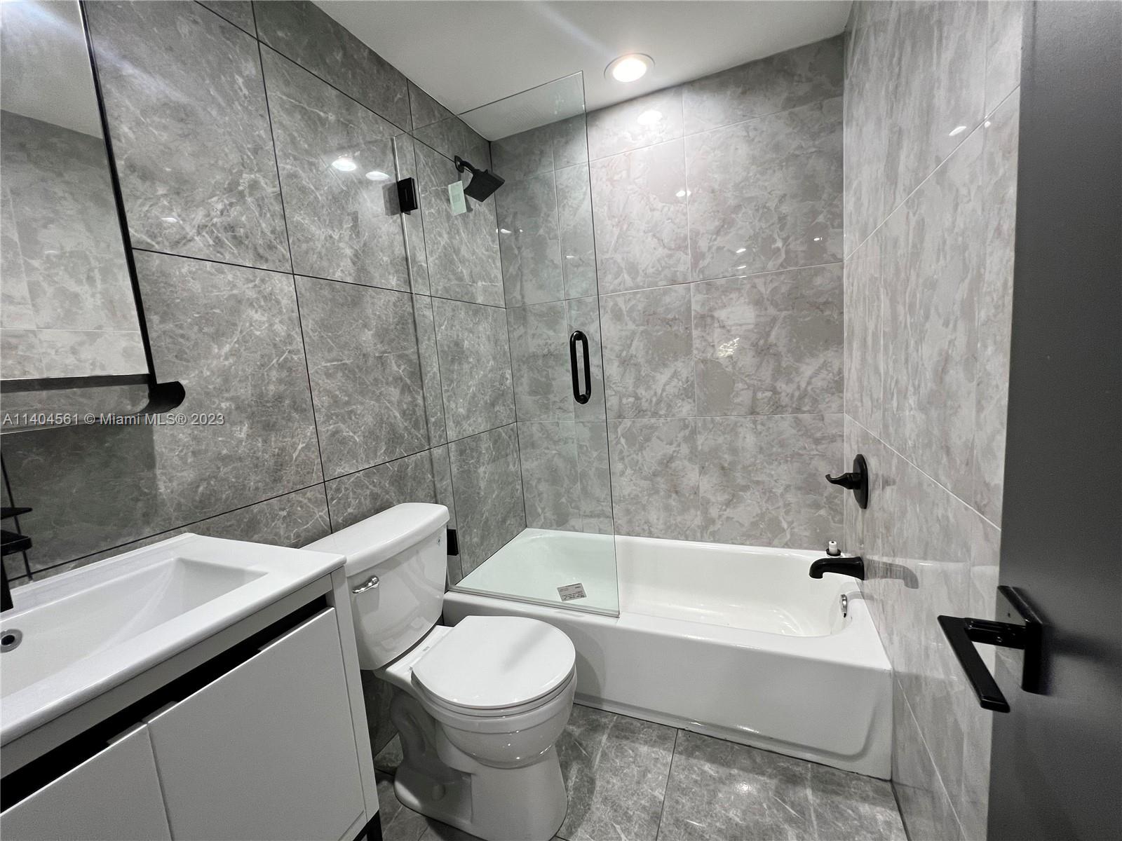 HOLLYWOOD - Residential Lease