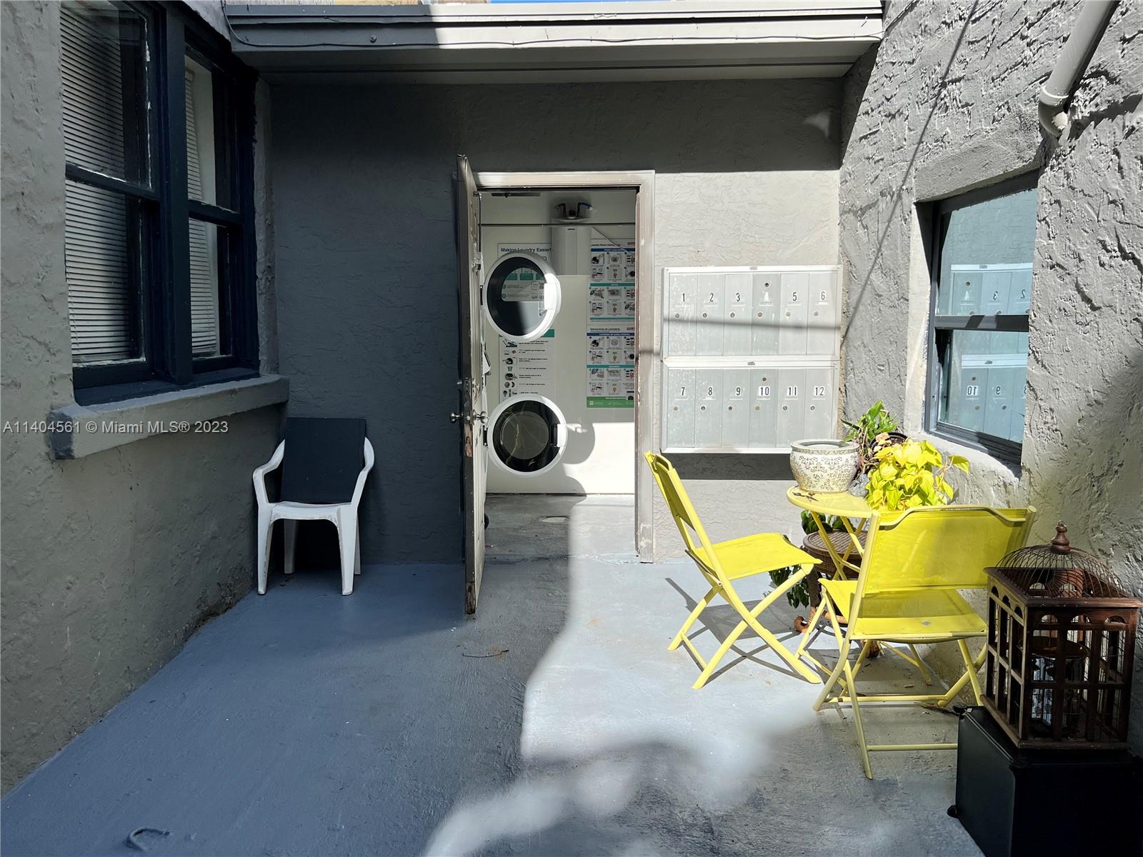 HOLLYWOOD - Residential Lease