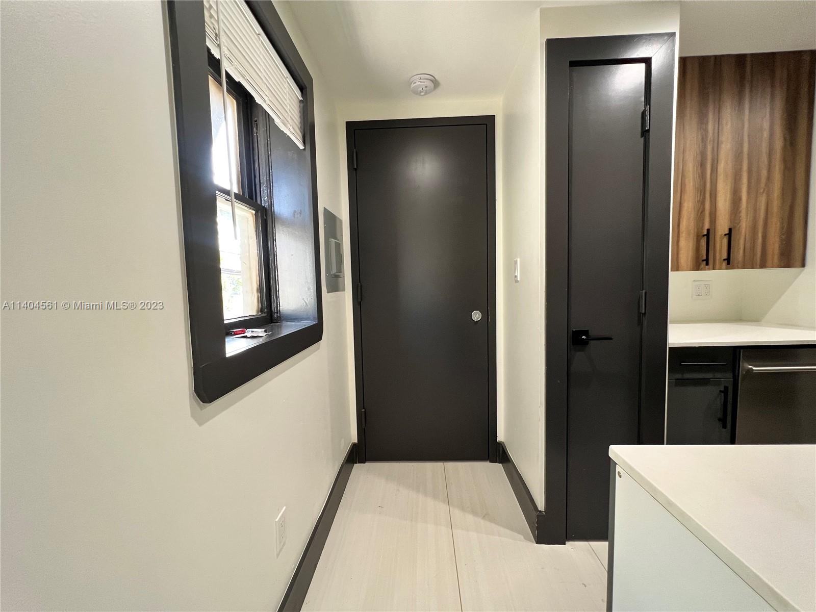 HOLLYWOOD - Residential Lease