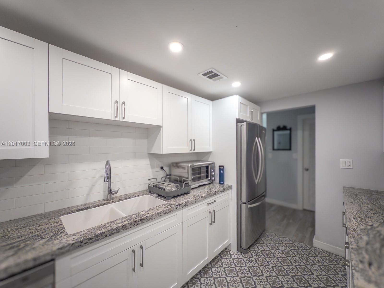 GABLES WATERWAY TOWERS CO - Residential