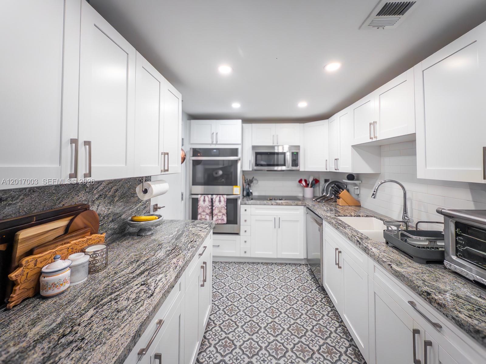GABLES WATERWAY TOWERS CO - Residential