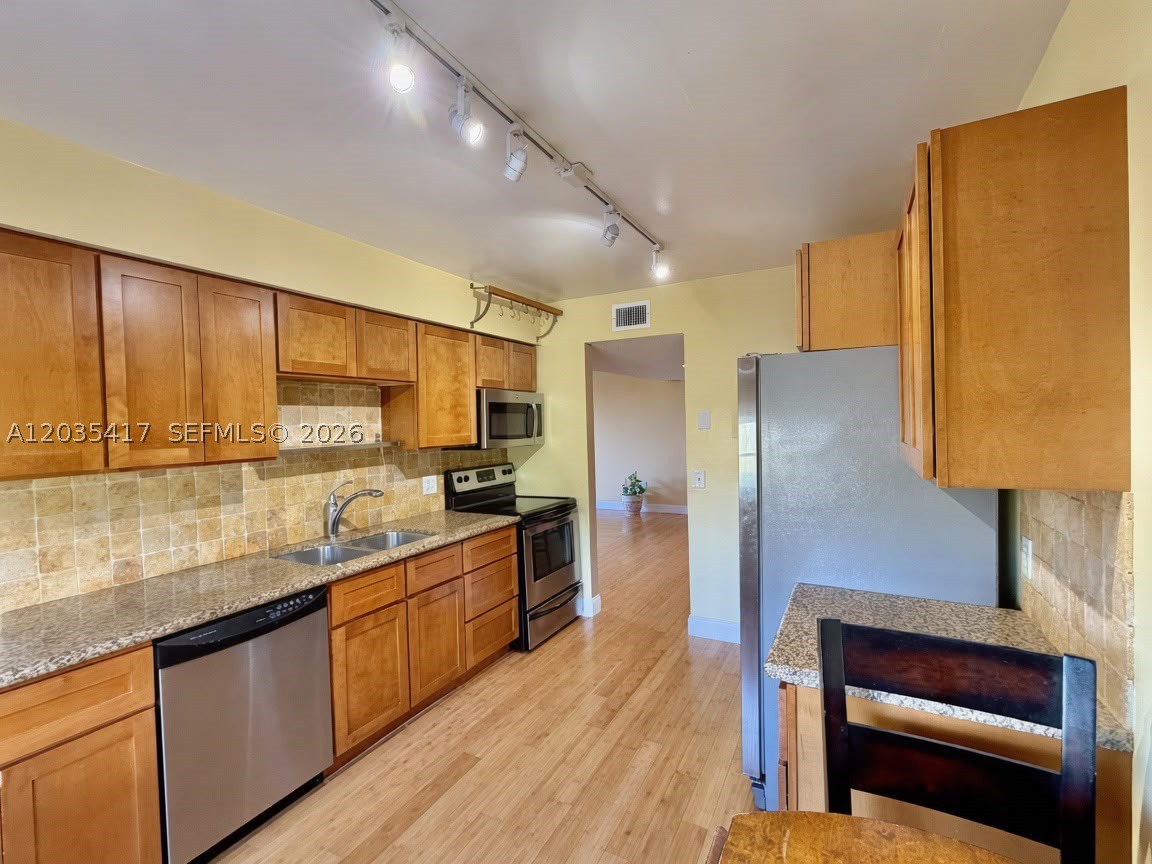 ADMIRALS PORT CONDO EAST - Residential
