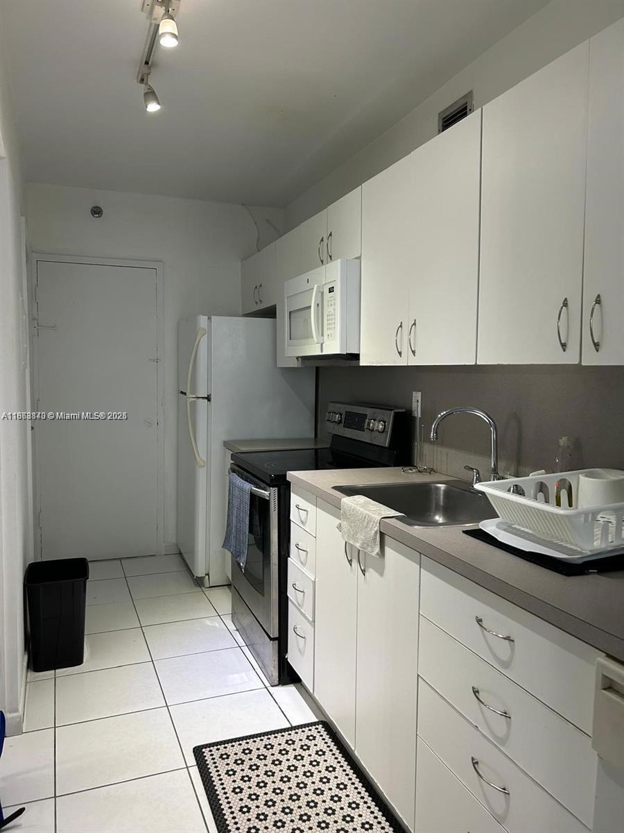 THE DECOPLAGE CONDO - Residential