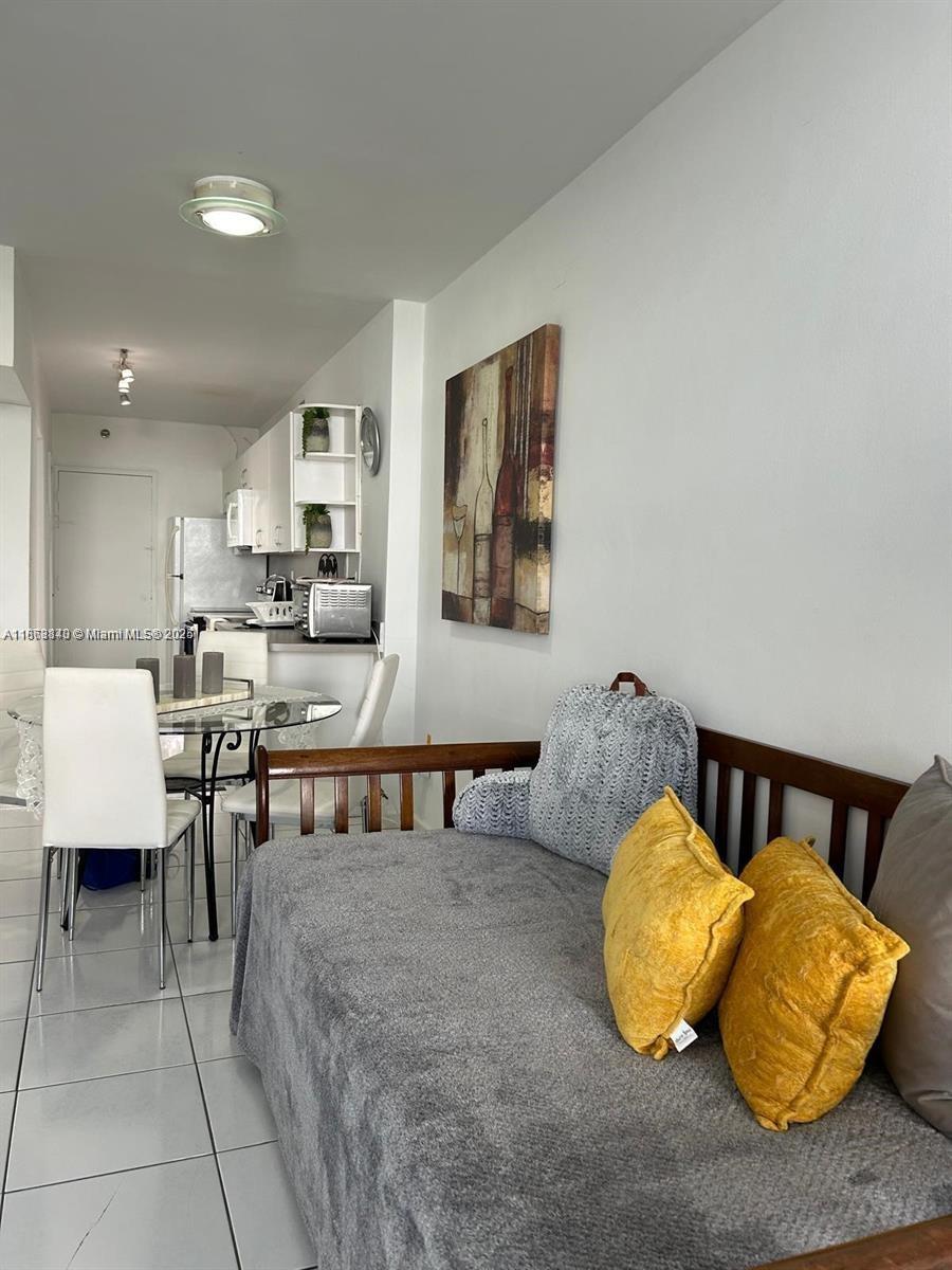THE DECOPLAGE CONDO - Residential