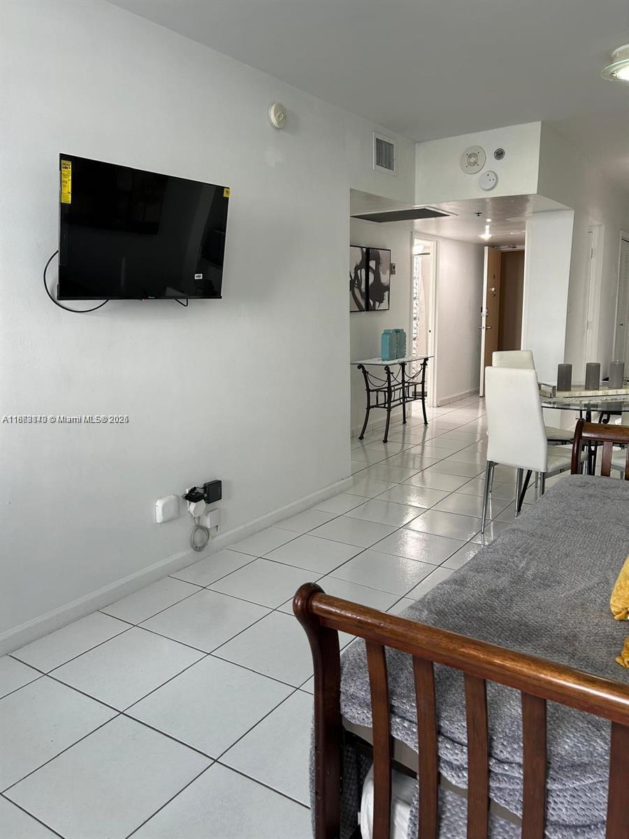 THE DECOPLAGE CONDO - Residential
