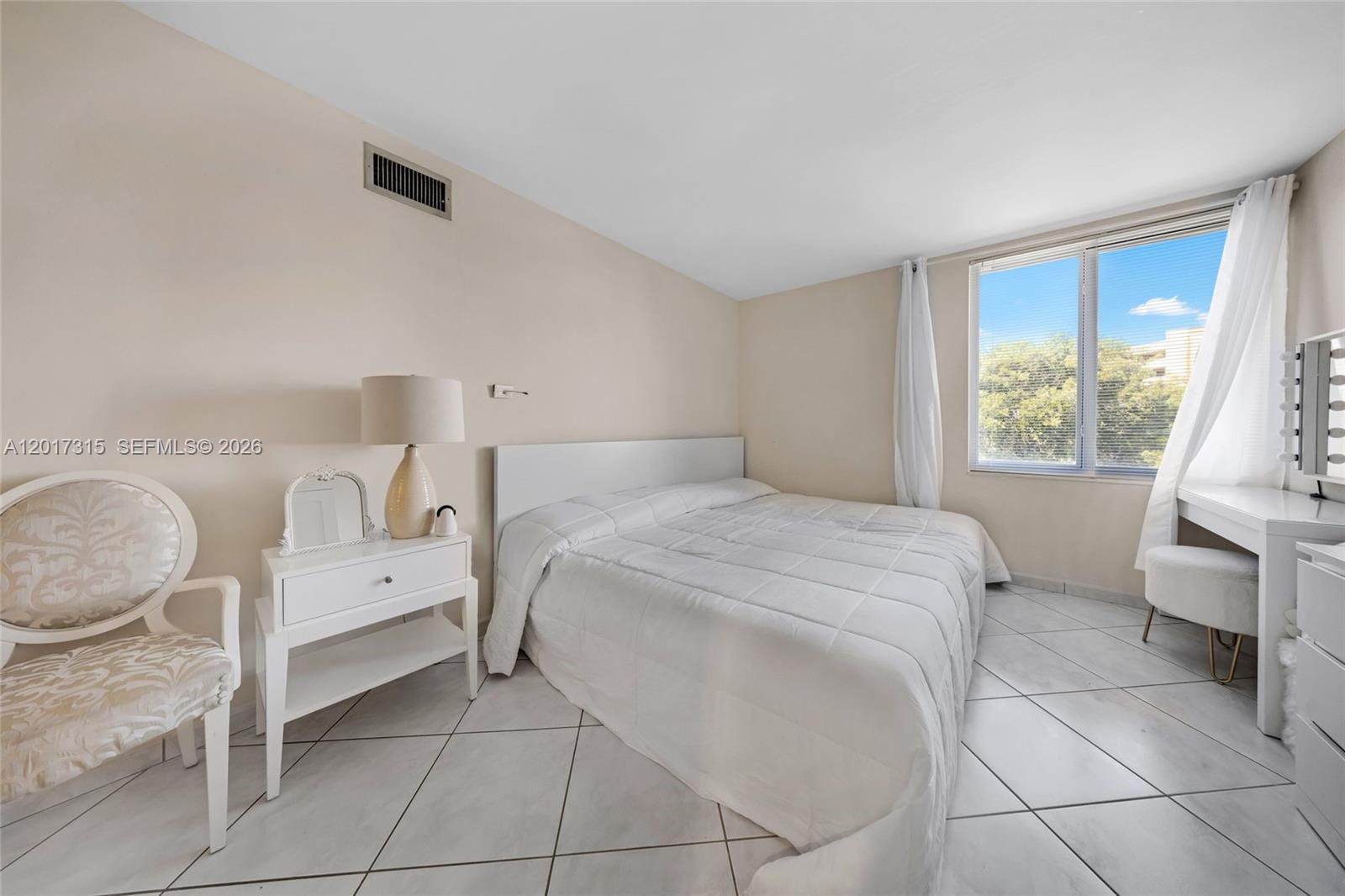 CARIBBEAN BREEZE CONDO - Residential