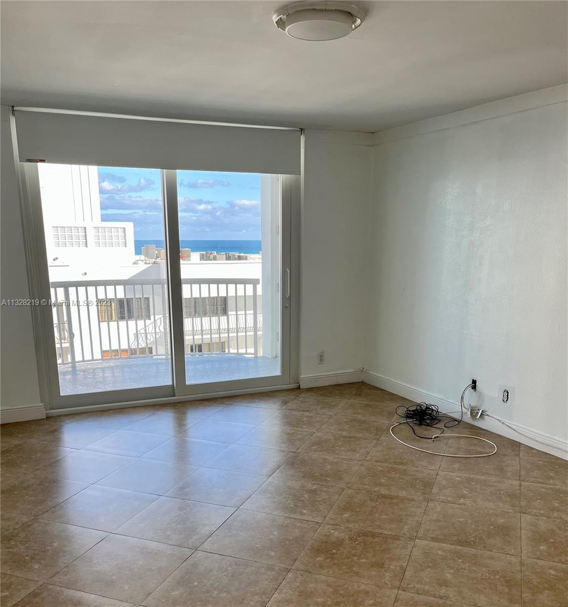 THE CARRIAGE HOUSE CONDO - Residential Lease