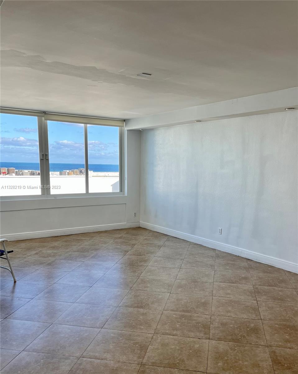 THE CARRIAGE HOUSE CONDO - Residential Lease