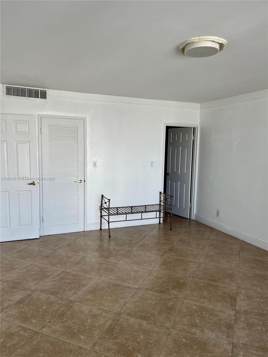 THE CARRIAGE HOUSE CONDO - Residential Lease