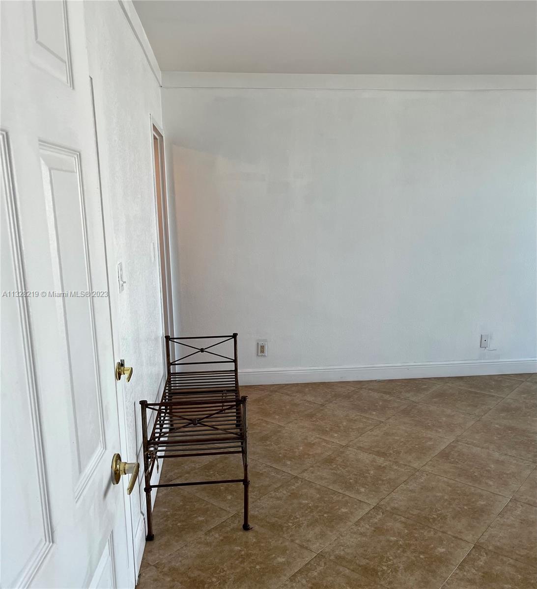 THE CARRIAGE HOUSE CONDO - Residential Lease