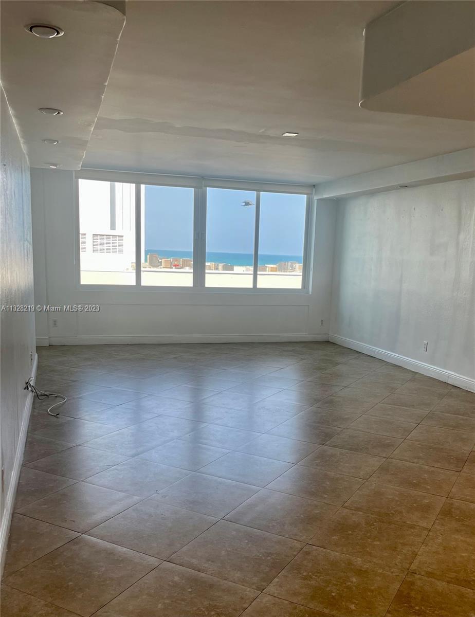 THE CARRIAGE HOUSE CONDO - Residential Lease