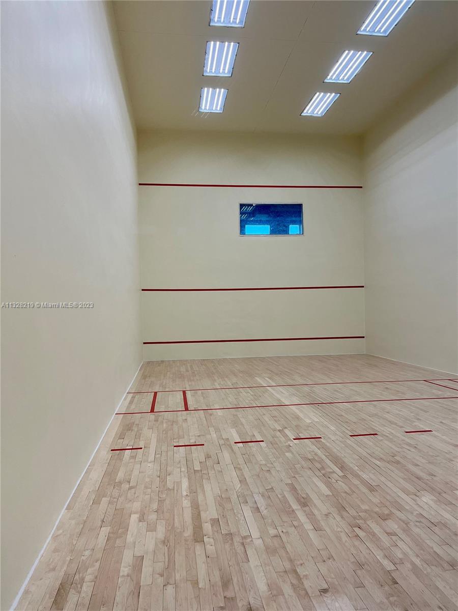 THE CARRIAGE HOUSE CONDO - Residential Lease