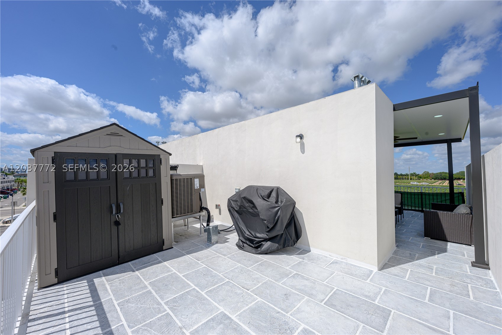 PARADISE ONE - Residential