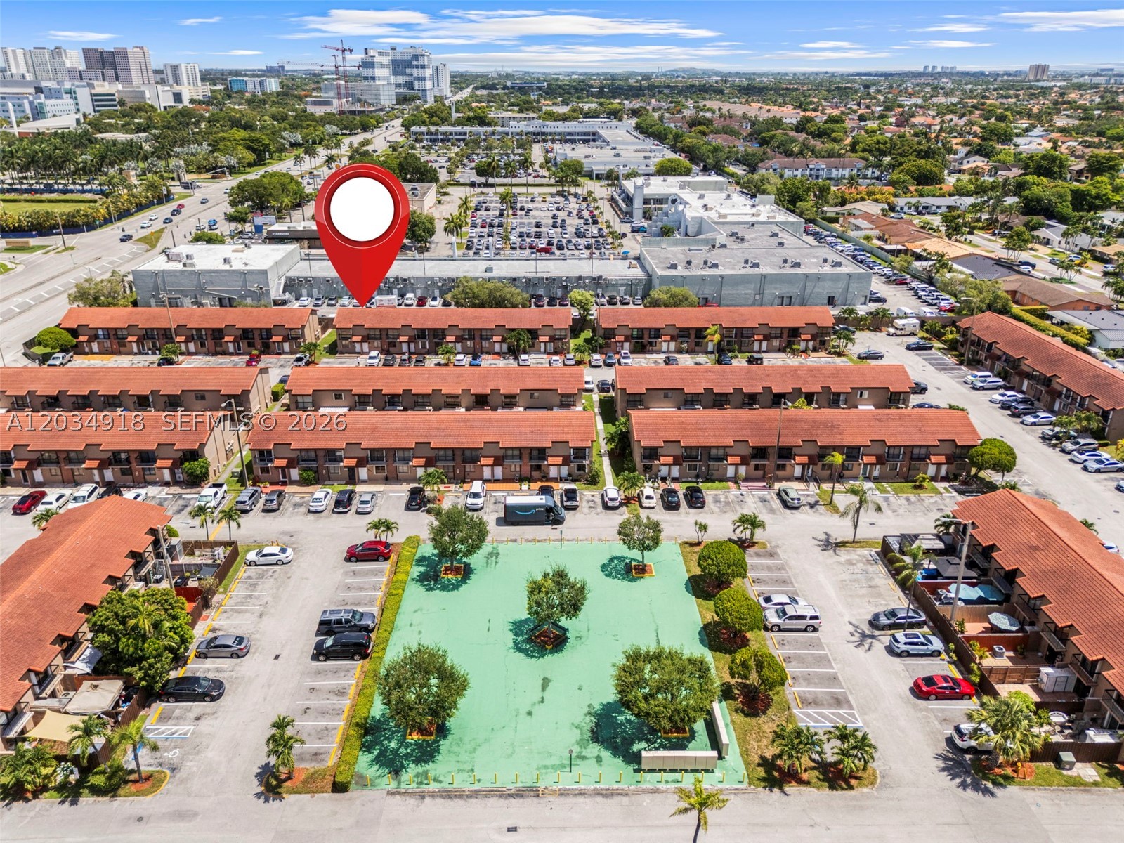 VILLAS UNIVERSITY SQUARE - Residential