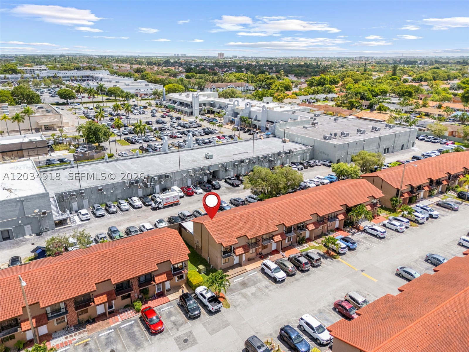 VILLAS UNIVERSITY SQUARE - Residential