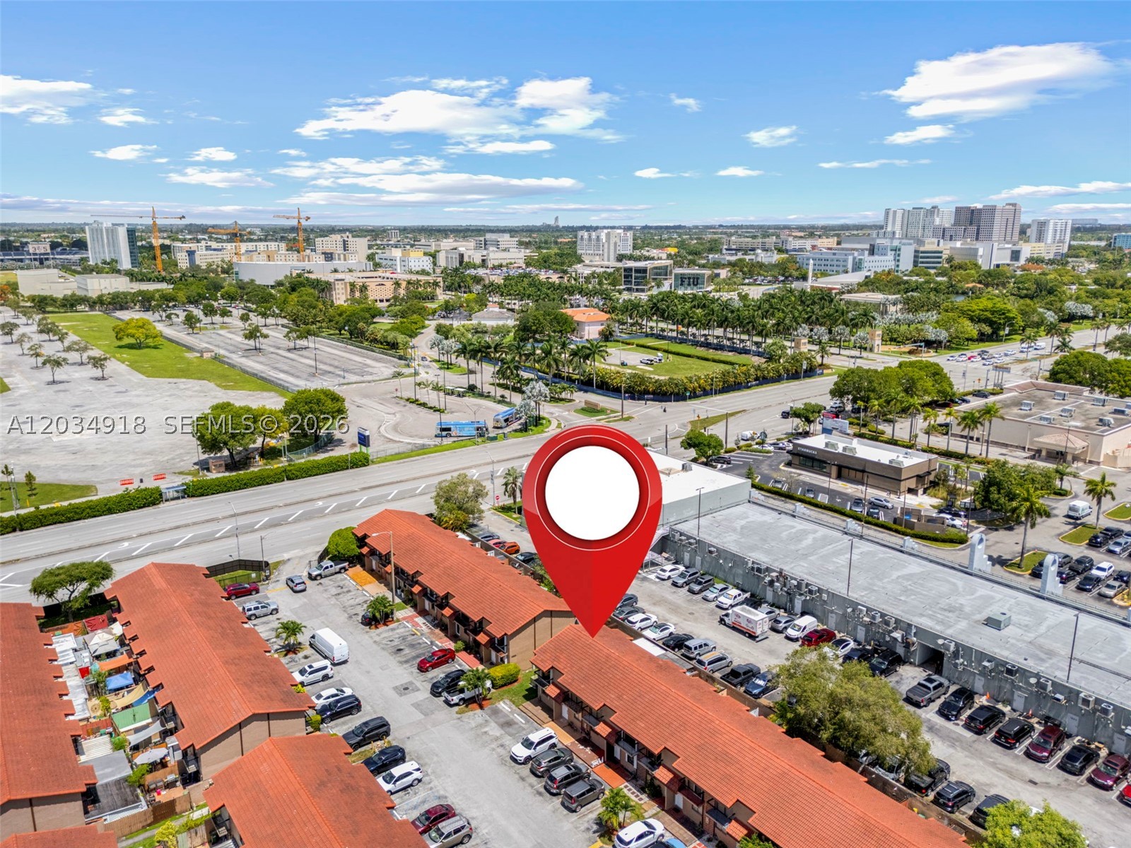 VILLAS UNIVERSITY SQUARE - Residential