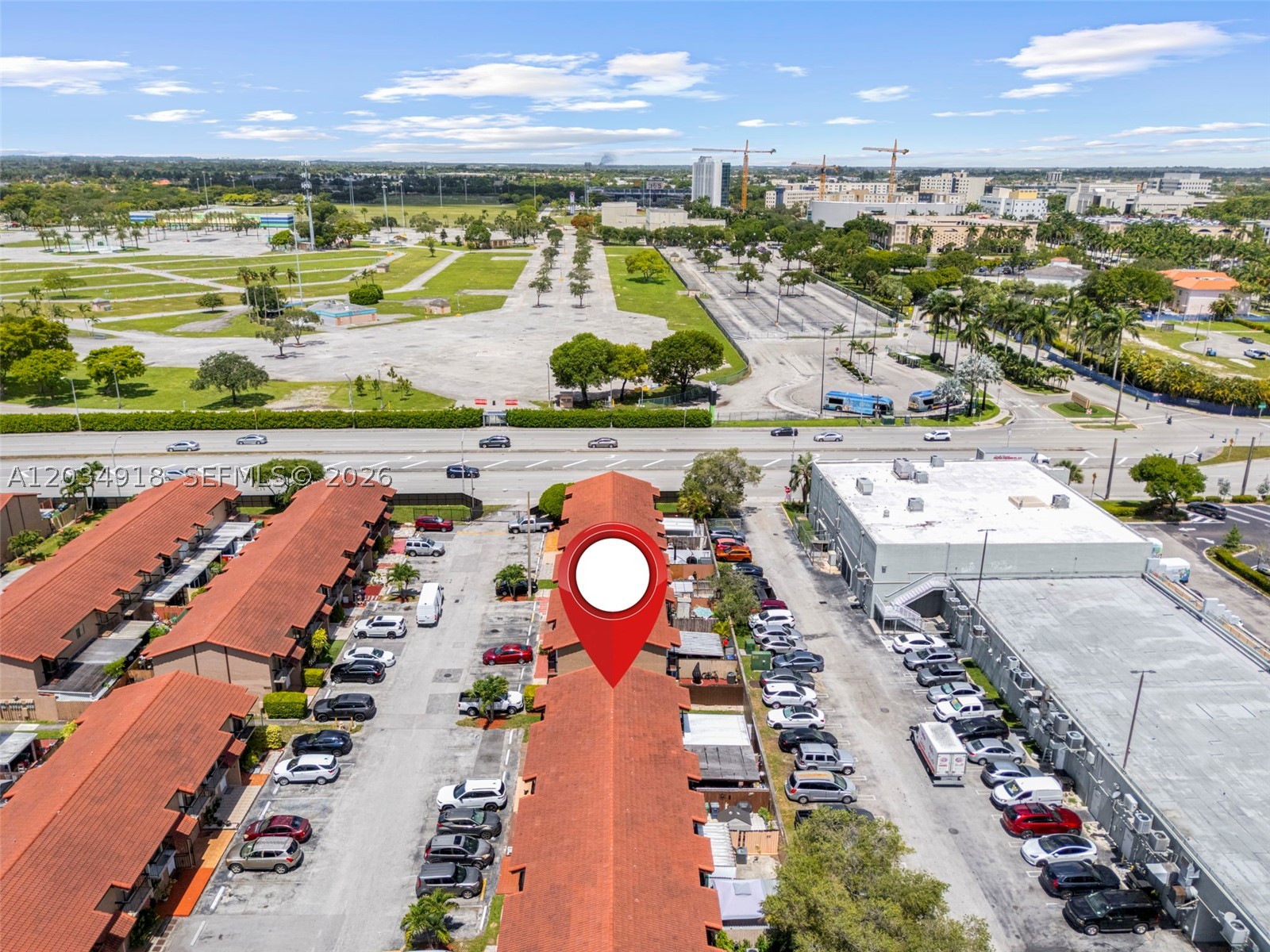 VILLAS UNIVERSITY SQUARE - Residential