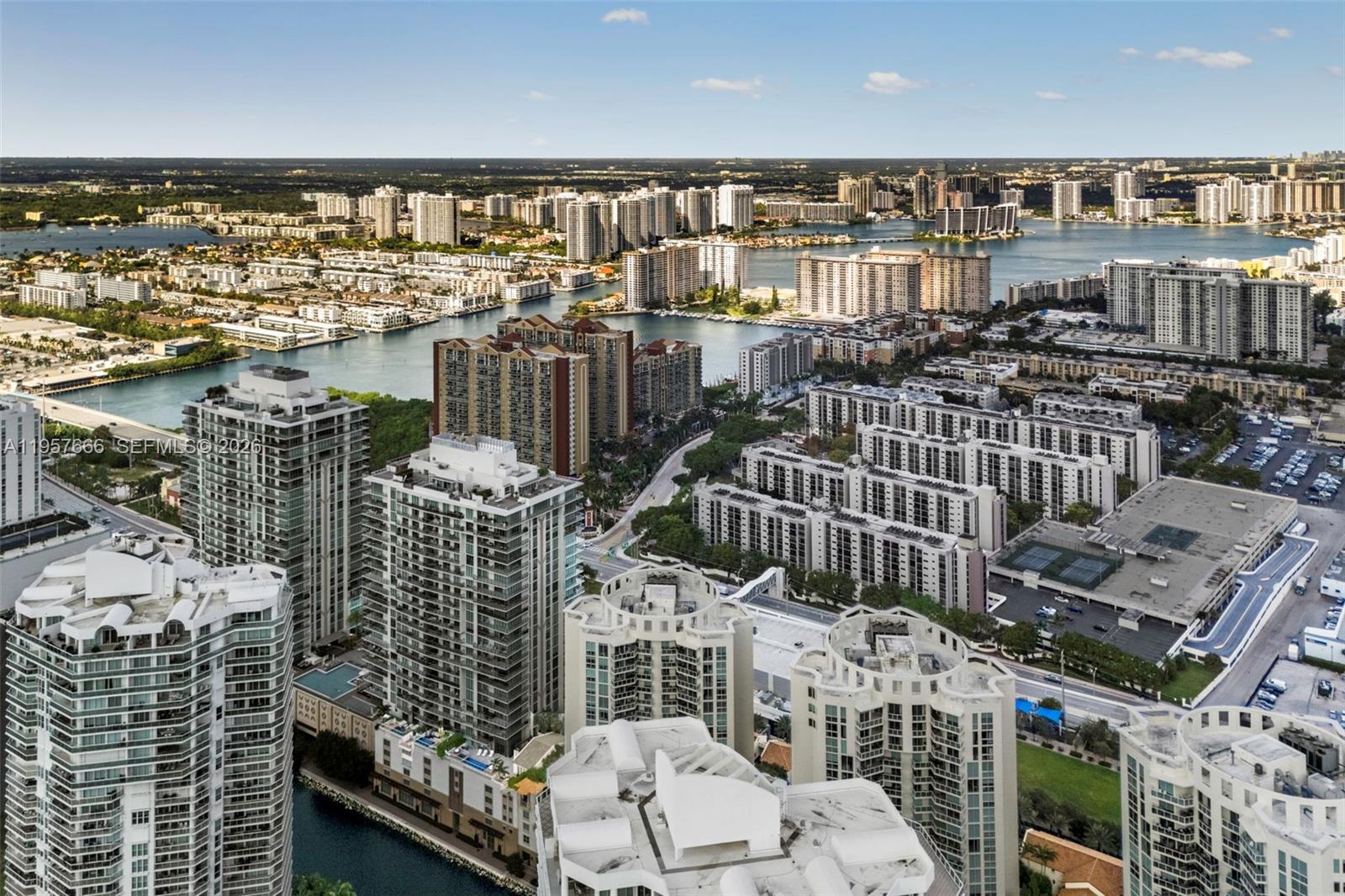 PARQUE TOWERS CONDO - Residential