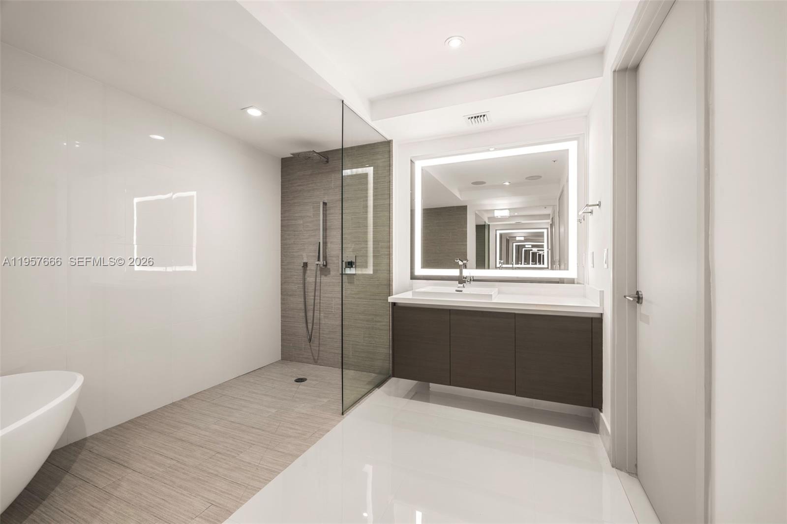 PARQUE TOWERS CONDO - Residential