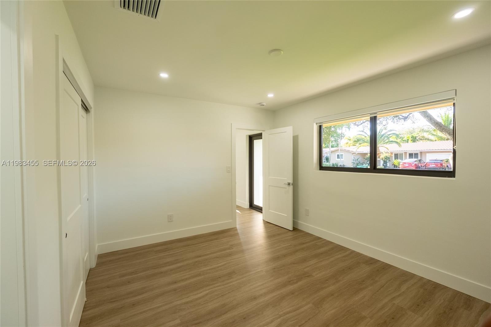 MIAMI LAKES SEC 4 - Residential