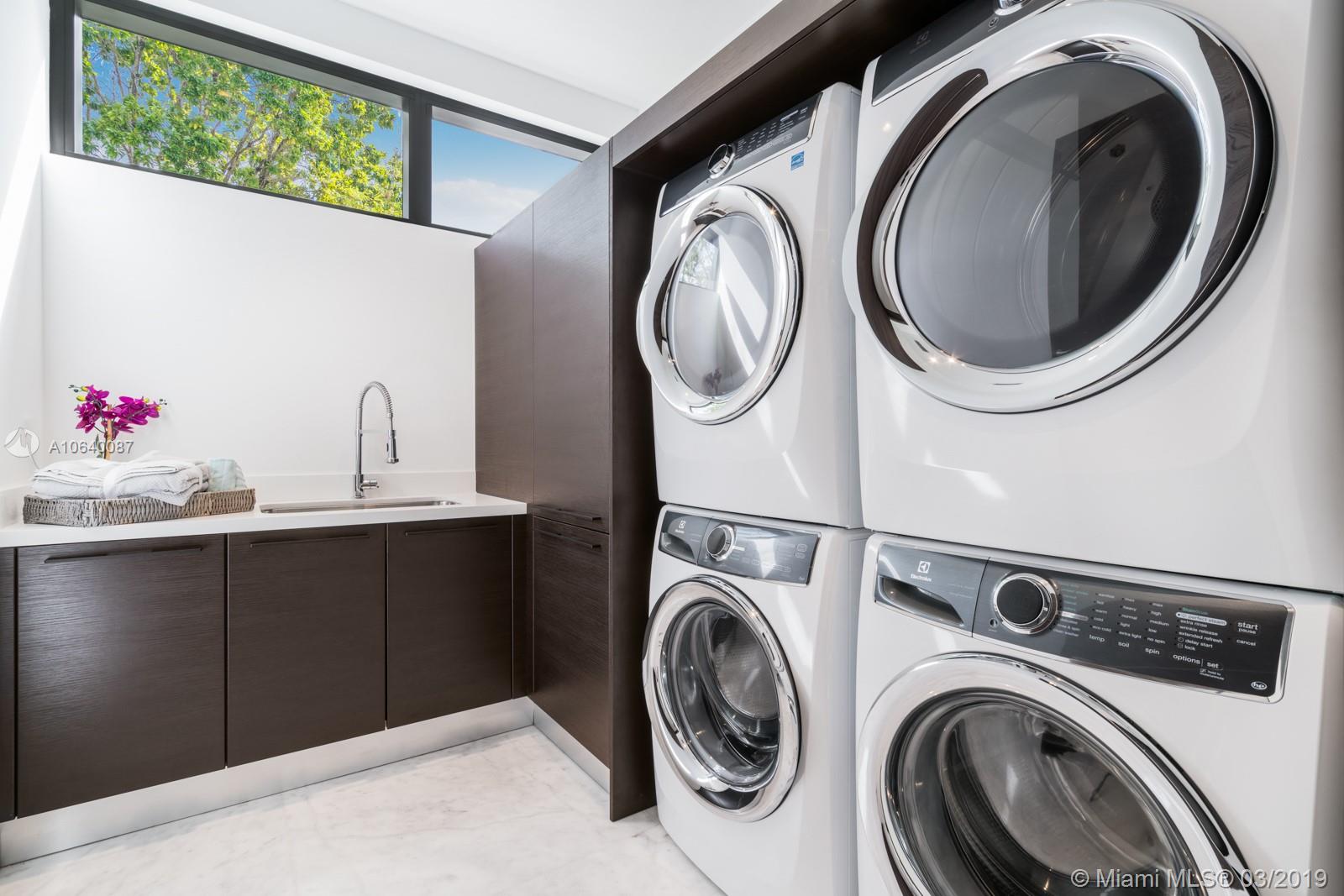 PINECREST - Residential