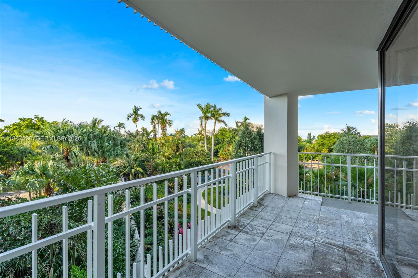 TOWERS OF QUAYSIDE CONDO - Residential