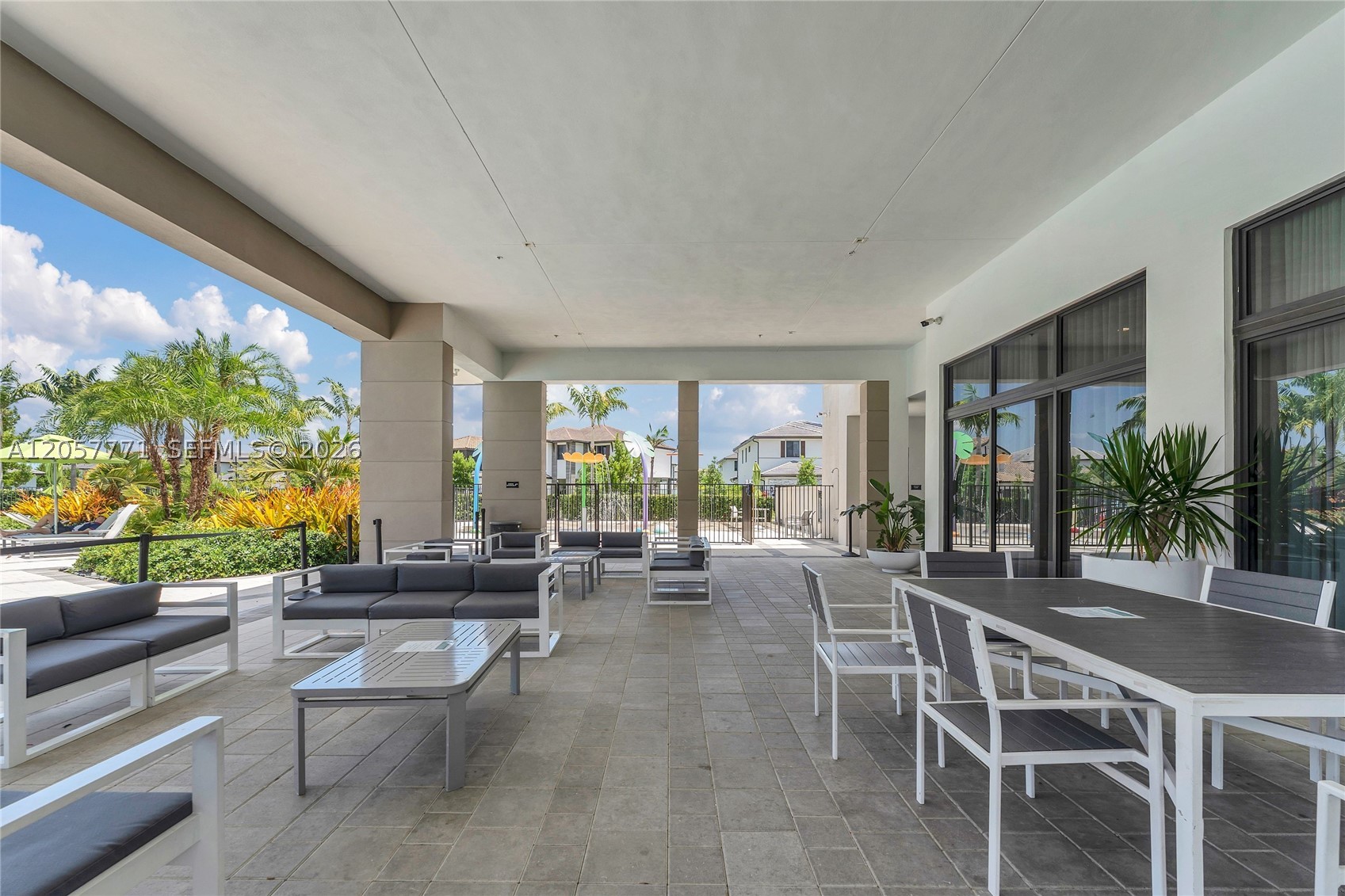 DOWNTOWN DORAL SOUTH PHAS - Residential