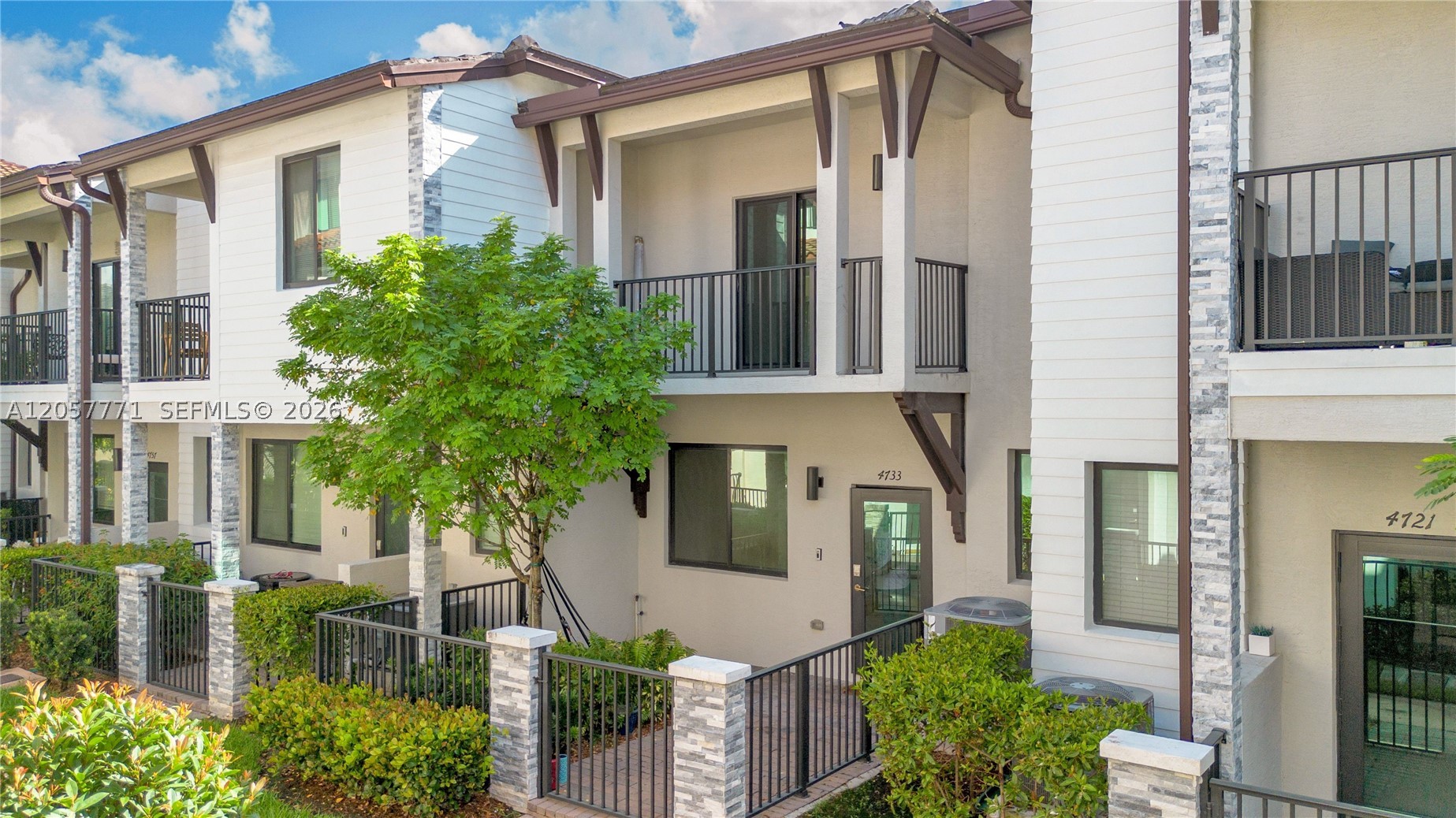 DOWNTOWN DORAL SOUTH PHAS - Residential