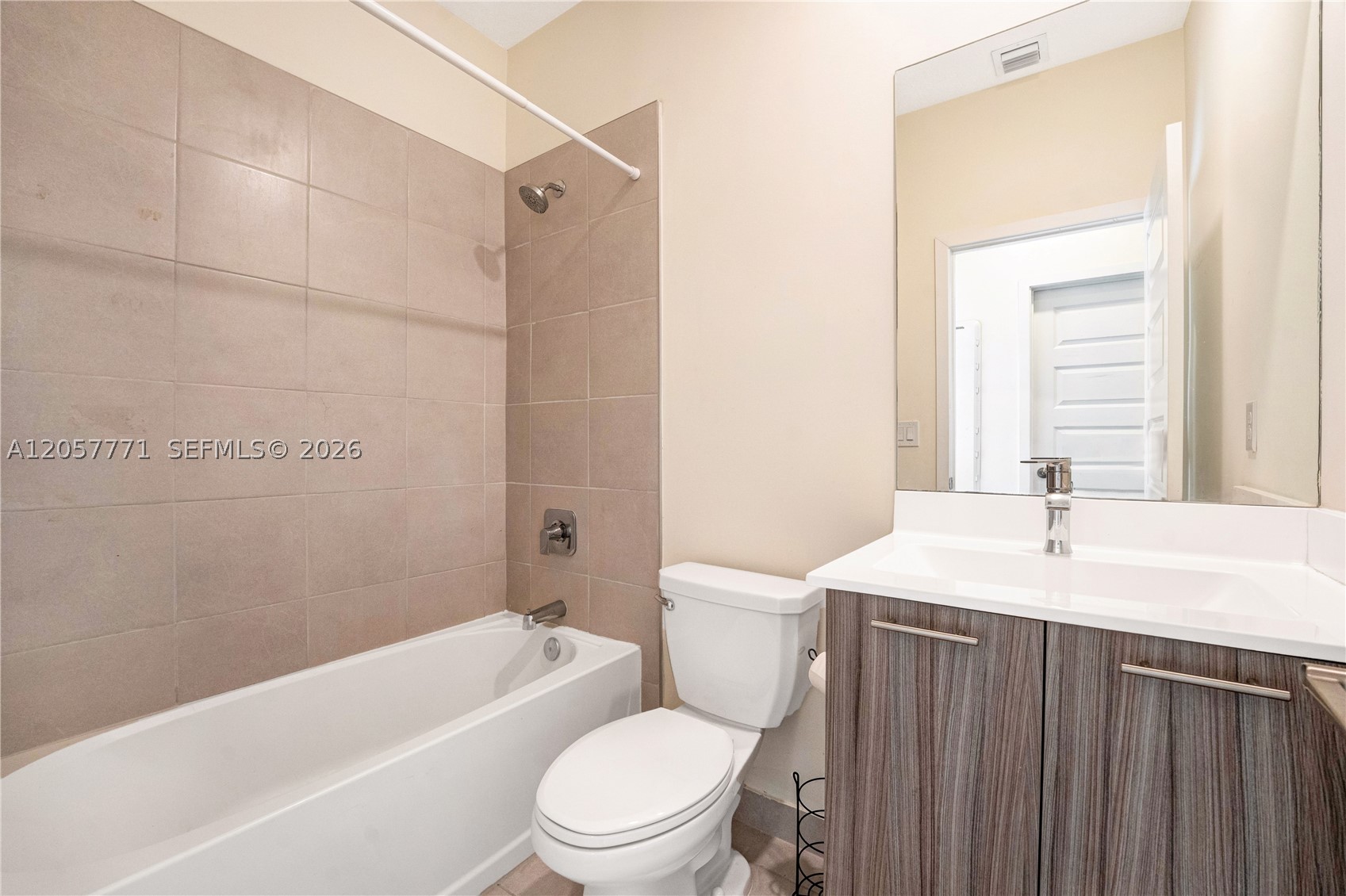 DOWNTOWN DORAL SOUTH PHAS - Residential