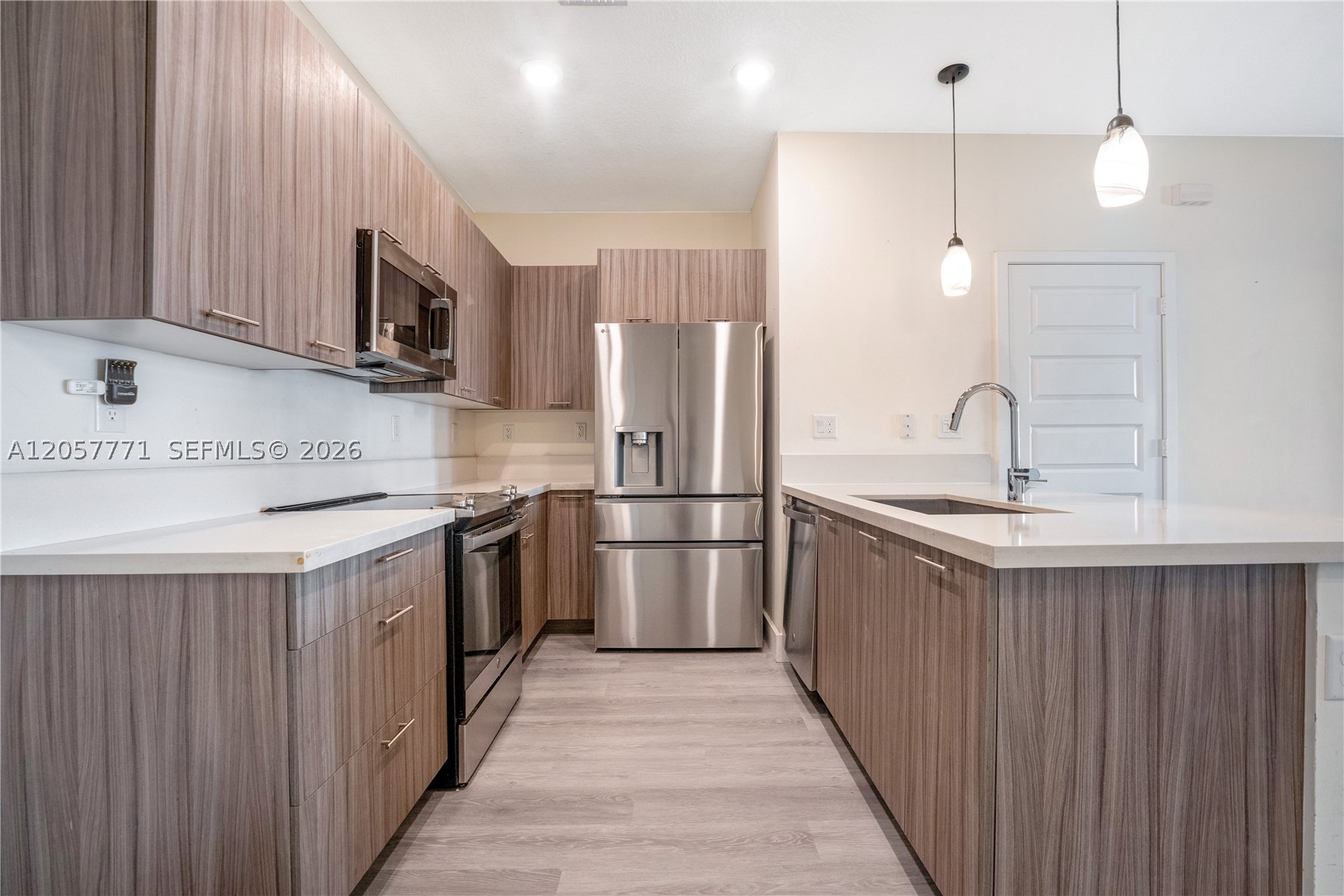 DOWNTOWN DORAL SOUTH PHAS - Residential
