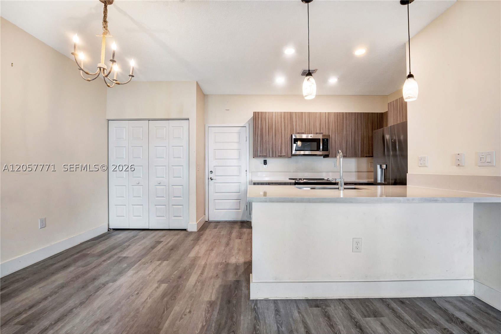 DOWNTOWN DORAL SOUTH PHAS - Residential