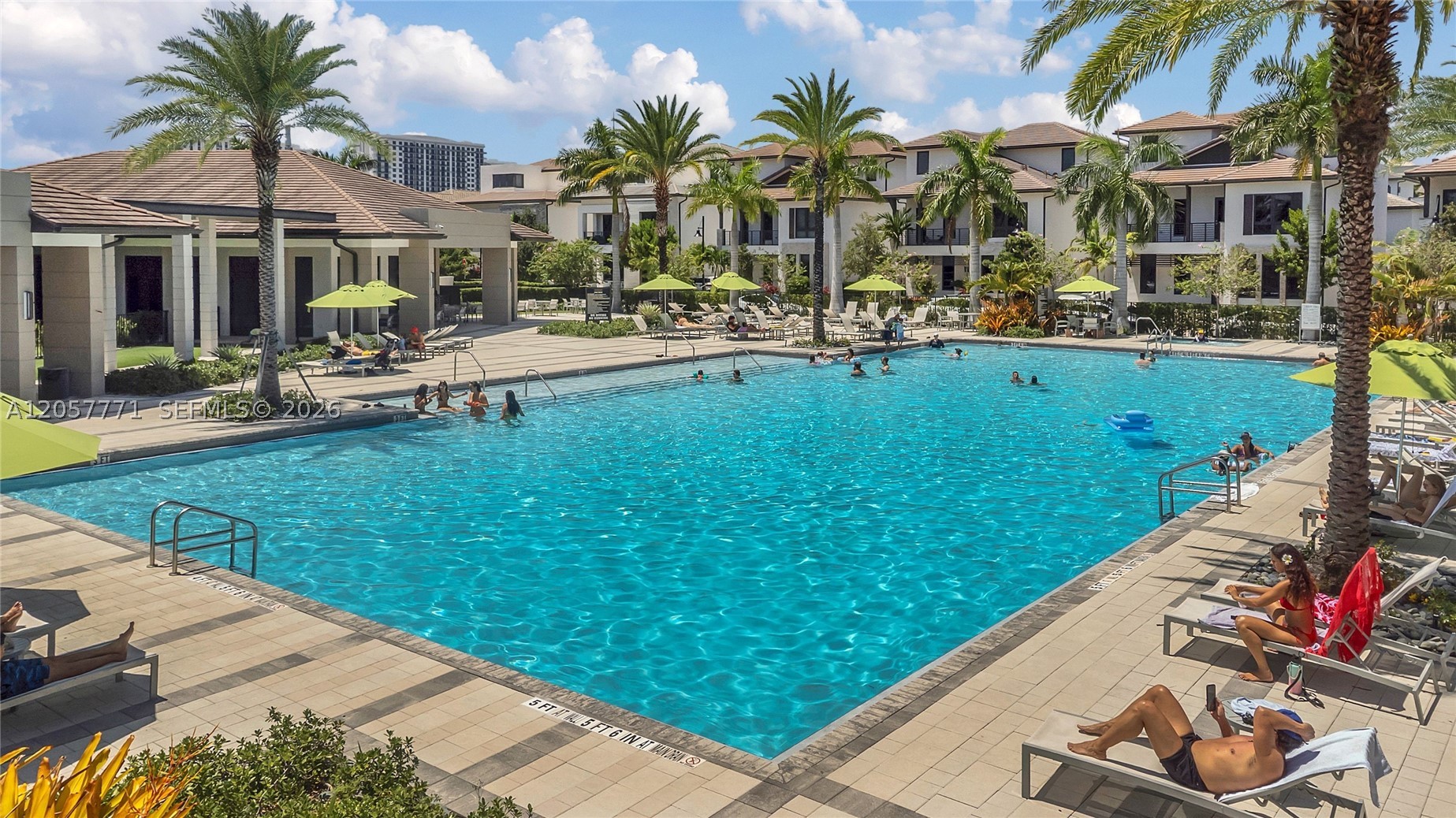 DOWNTOWN DORAL SOUTH PHAS - Residential