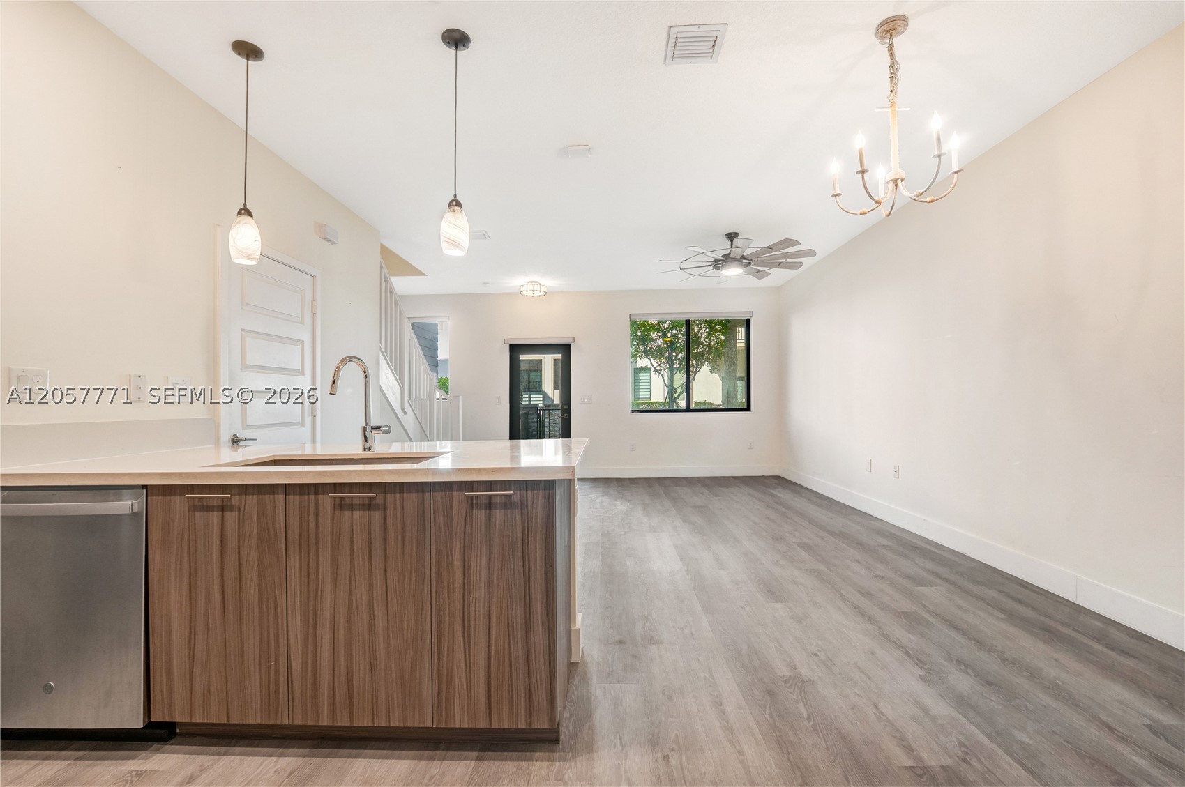 DOWNTOWN DORAL SOUTH PHAS - Residential
