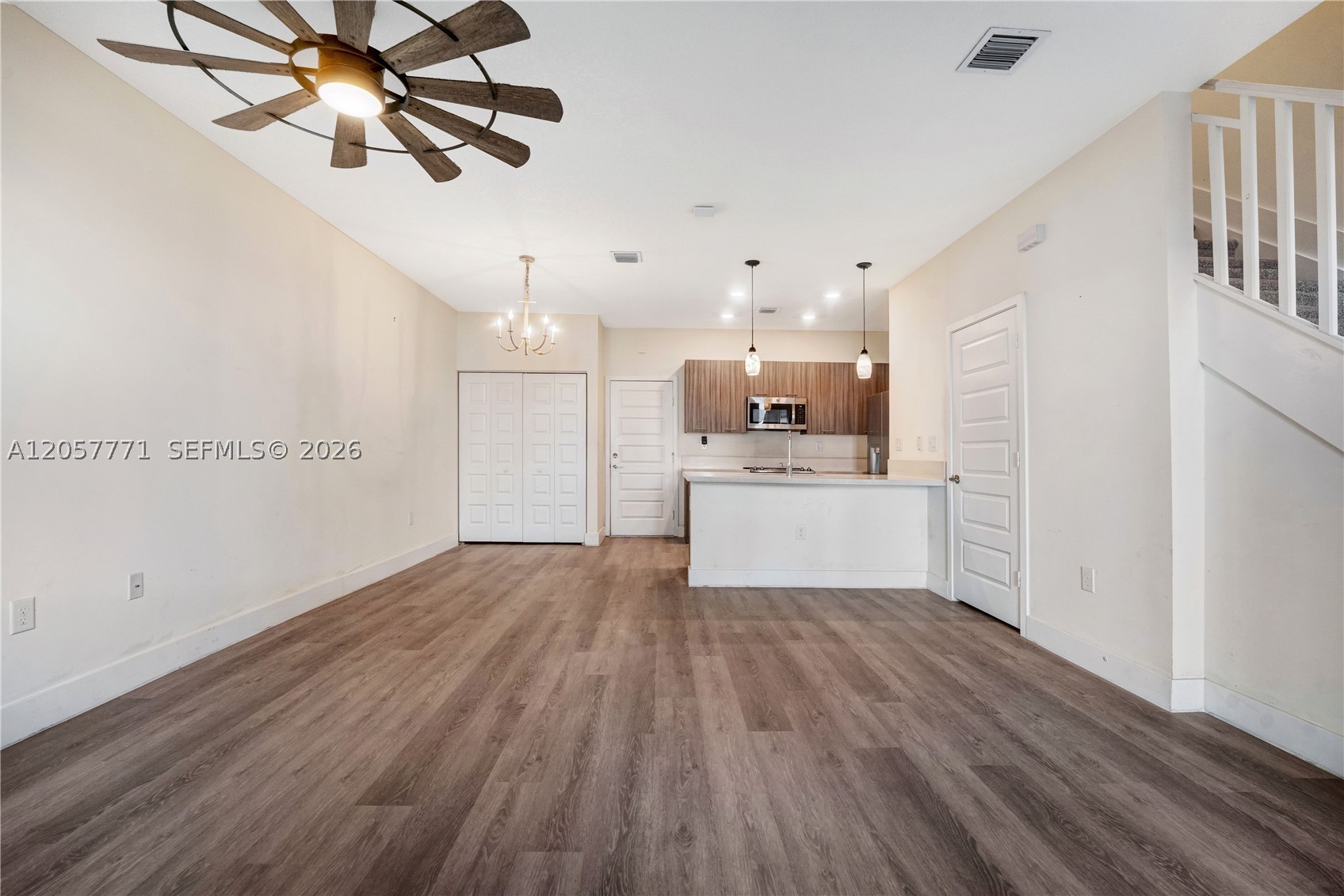 DOWNTOWN DORAL SOUTH PHAS - Residential