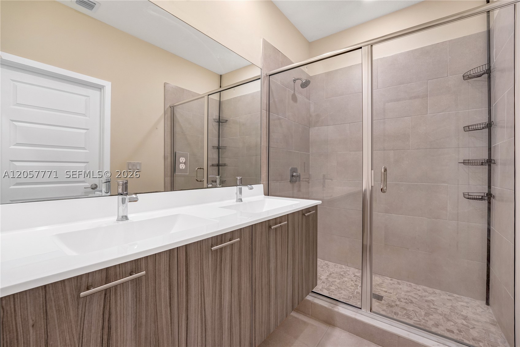 DOWNTOWN DORAL SOUTH PHAS - Residential