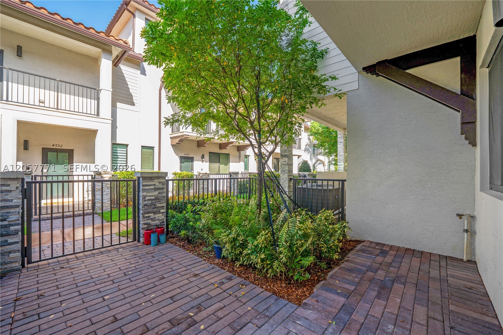 DOWNTOWN DORAL SOUTH PHAS - Residential