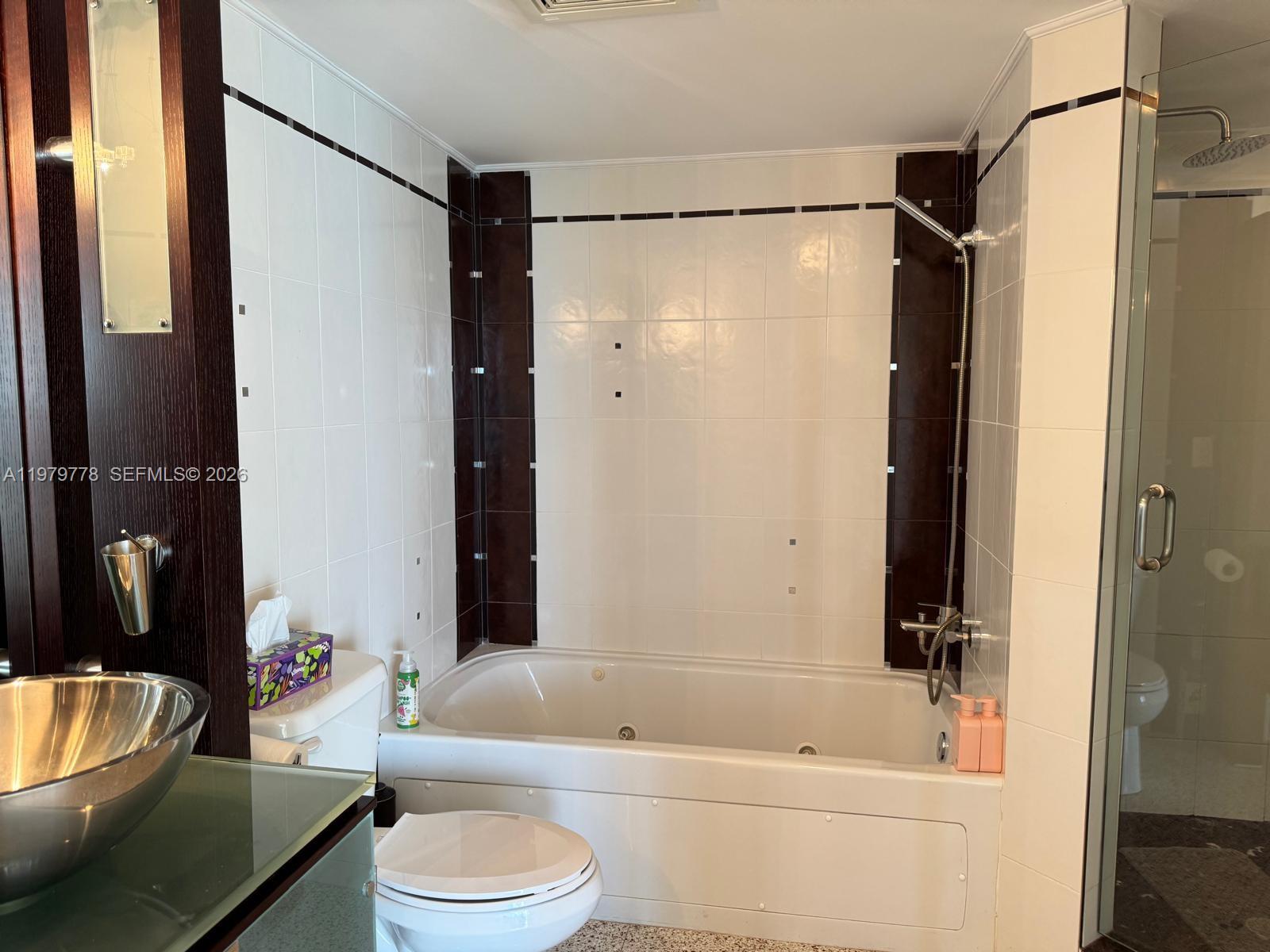 LA PERLA CONDO - Residential