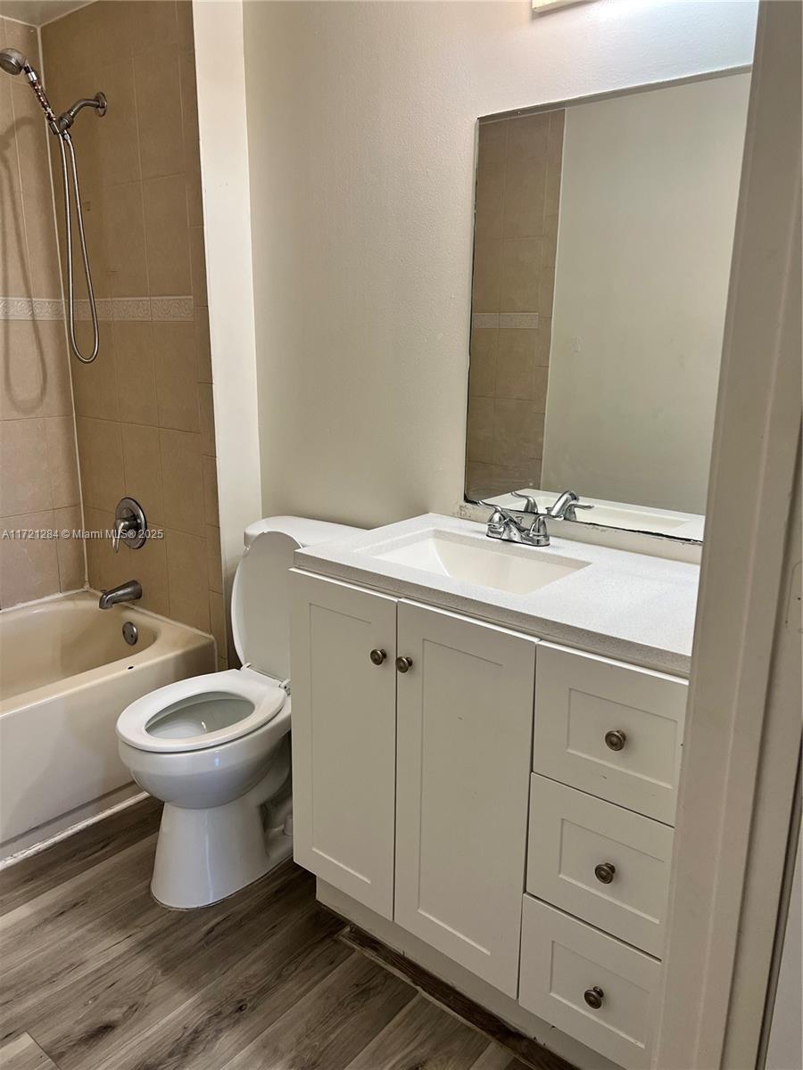 PARADISE POINTE CONDO - Residential Lease