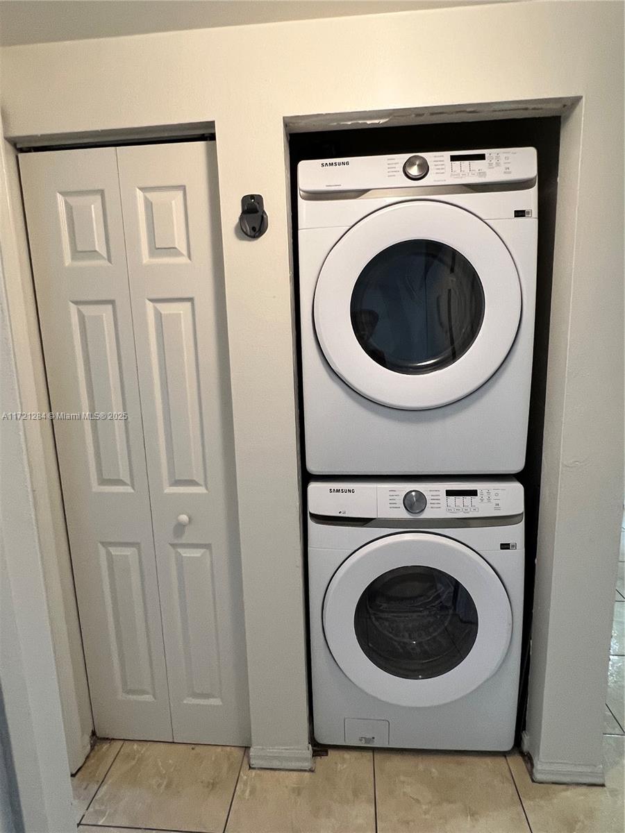 PARADISE POINTE CONDO - Residential Lease
