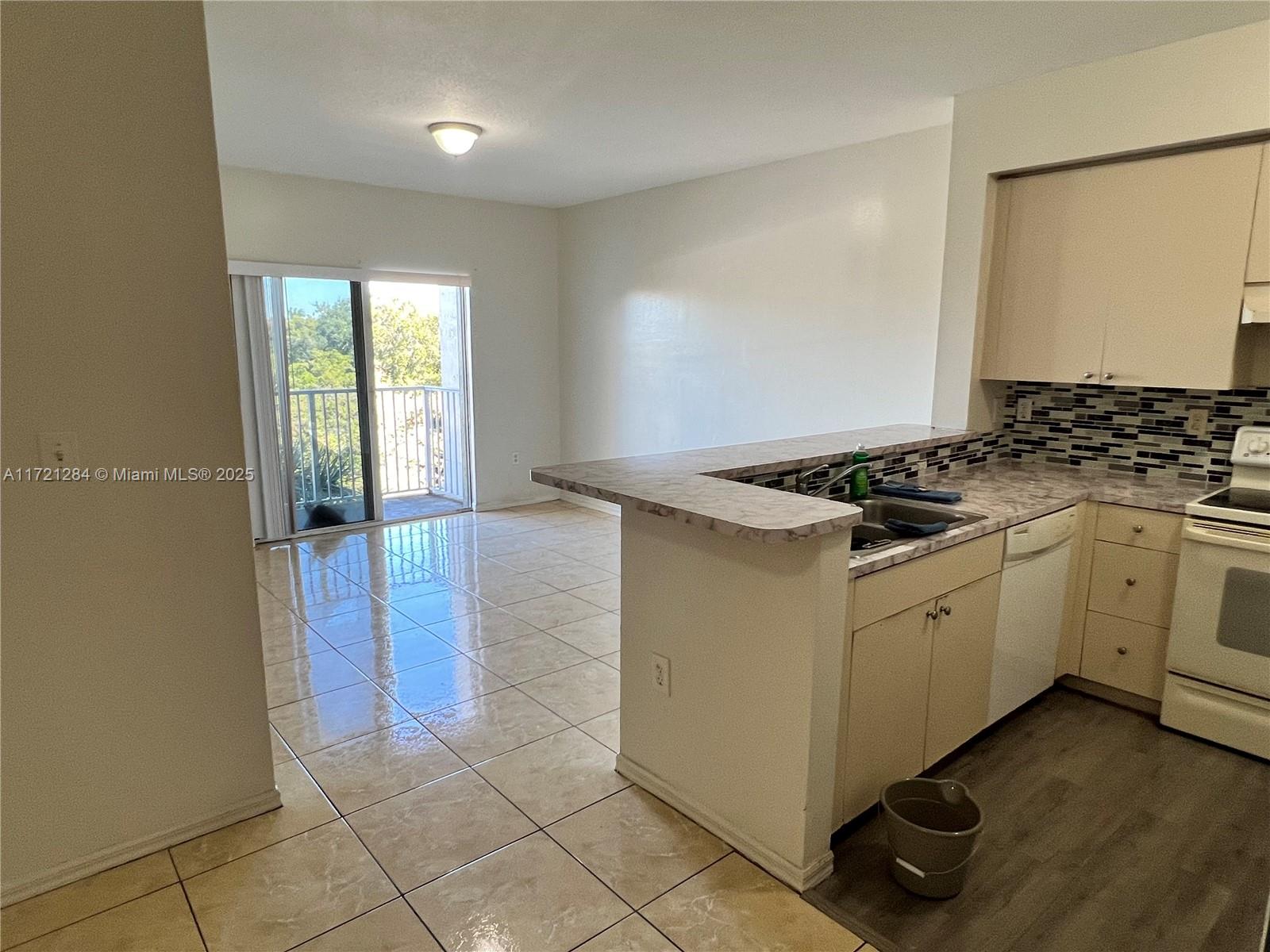 PARADISE POINTE CONDO - Residential Lease
