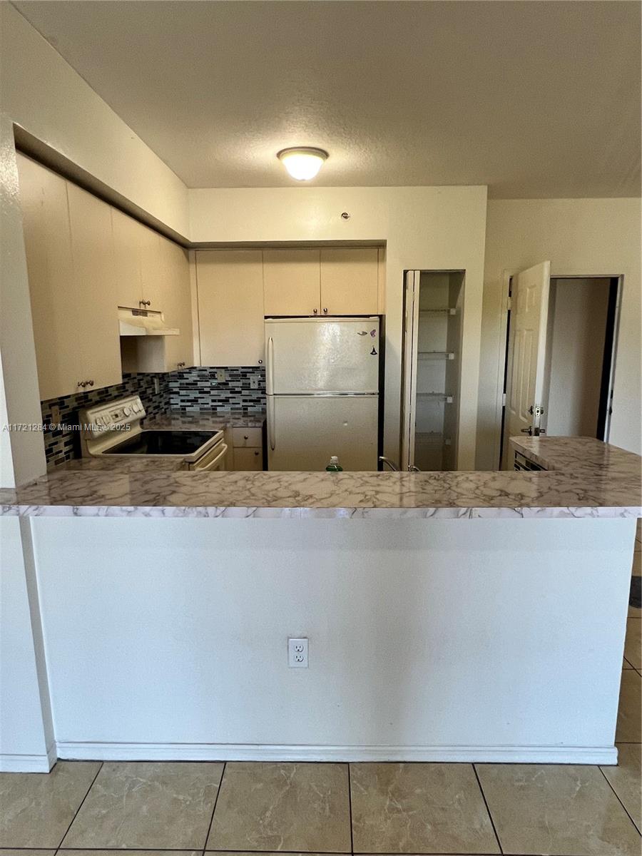 PARADISE POINTE CONDO - Residential Lease