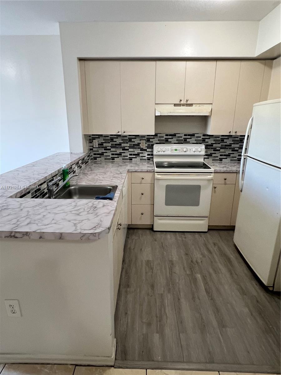 PARADISE POINTE CONDO - Residential Lease