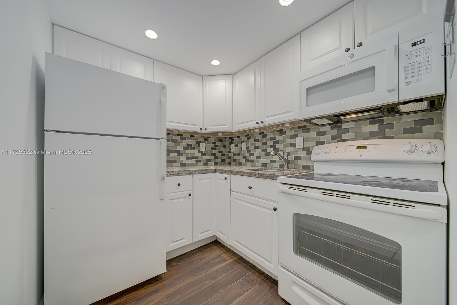 Beautifully updated 1 bedroom 1 bathroom condo on the ground floor.  Tile and laminate floors through out, sleek bathroom and walk in closet.  Quiet, gated community with a large pool area, laundry facility onsite and 1 assigned parking space.  Centrally located near Dadeland and walking distance to metrorail station.  Tenant occupied until 2/25/25.  Please allow 24 hours for showing to be confirmed and use SHOWING TIME OR TEXT AGENT ONLY. Limited showings while tenant occupied.