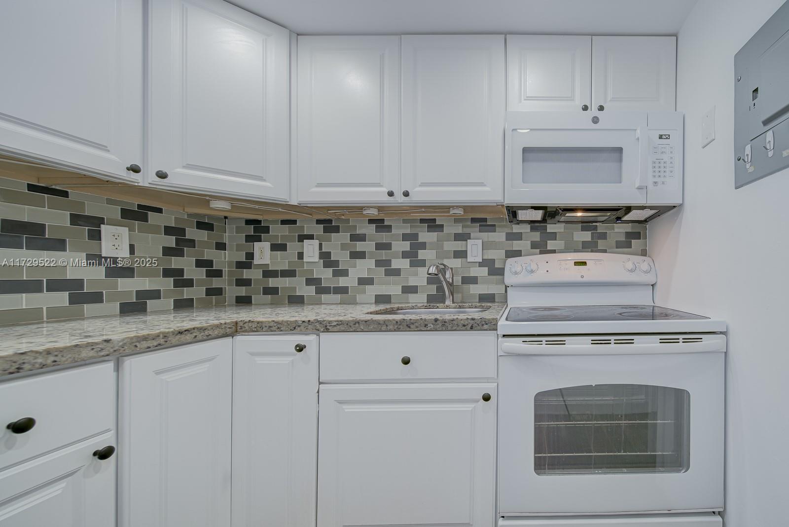 MONTEREY GARDENS OF PINEC - Residential