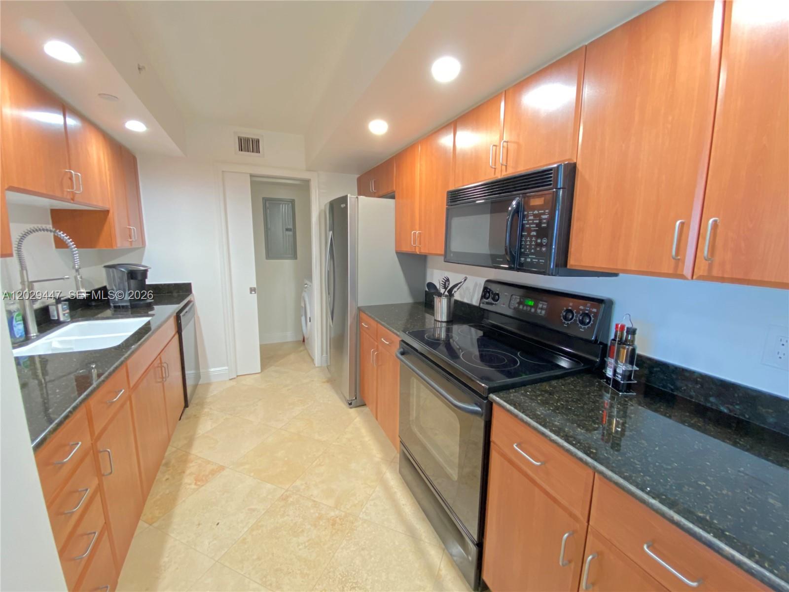 THE COLLINS CONDO - Residential Lease